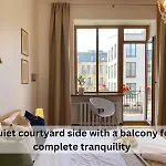 Spacious Old Town Apt, 3 Rooms, Sleeps 6-7 *