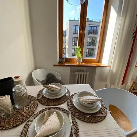 Spacious Old Town Apartment, 3 Rooms, Free Parking, Sleeps Up To 7