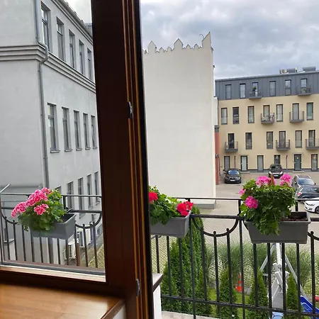 Spacious Old Town Apartment, 3 Rooms, Free Parking, Sleeps Up To 7 Apartamento