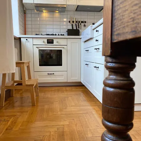 Spacious Old Town Apartment, 3 Rooms, Free Parking, Sleeps Up To 7 Kowno