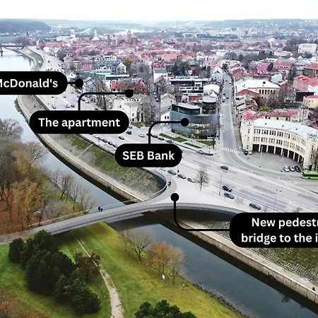2 Min To Island! Spacious Family-sized Old Town Apartment Kaunas