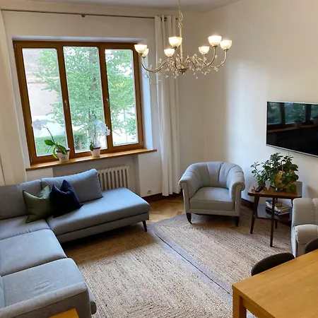 Apartment 2 Min To Island! Spacious Family-sized Old Town