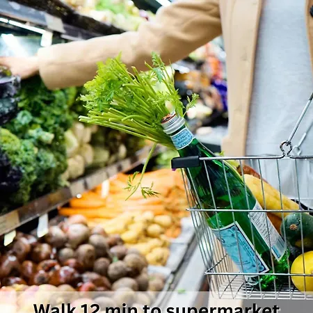 Spacious Old Town Apt, 3 Rooms, Sleeps 6-7