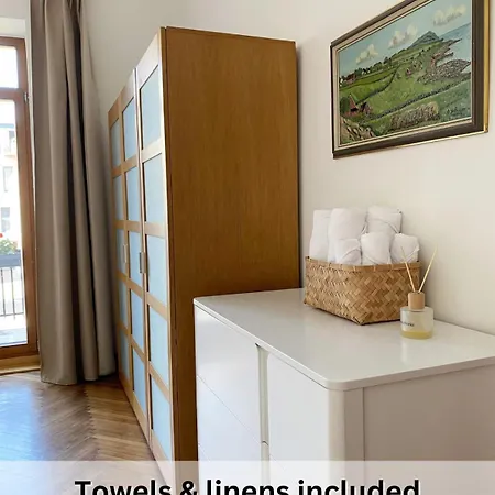 Apartament Spacious Old Town Apartment, 3 Rooms, Free Parking, Sleeps Up To 7 Kowno