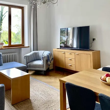 Spacious Old Town Apartment, 3 Rooms, Free Parking, Sleeps Up To 7 Kowno