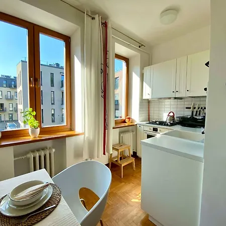 Spacious Old Town Apartment, 3 Rooms, Free Parking, Sleeps Up To 7 Apartamento *