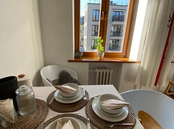 Spacious Old Town Apt, 3 Rooms, Sleeps 6-7