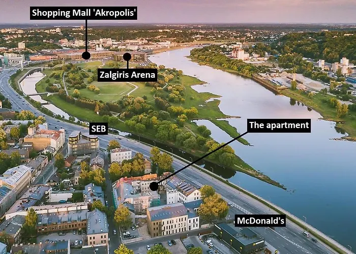 Spacious Old Town Apt, 3 Rooms, Sleeps 6-7 Apartamento