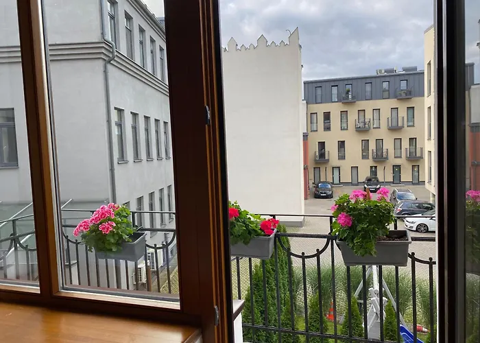 Spacious Old Town Apt, 3 Rooms, Sleeps 6-7 Apartamento