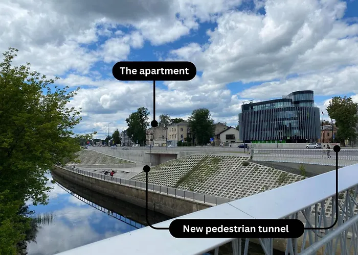 Spacious Old Town Apt, 3 Rooms, Sleeps 6-7