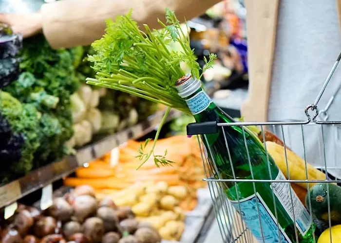 Spacious Old Town Apt, 3 Rooms, Sleeps 6-7