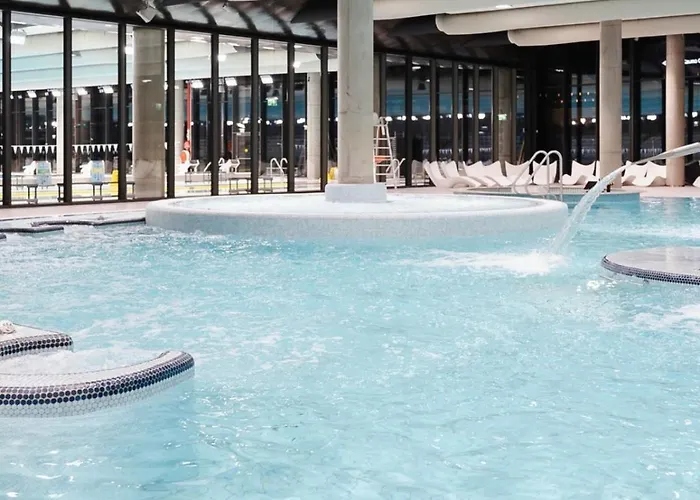 Lejlighed Spacious Old Town Apt, 3 Rooms, Sleeps 6-7