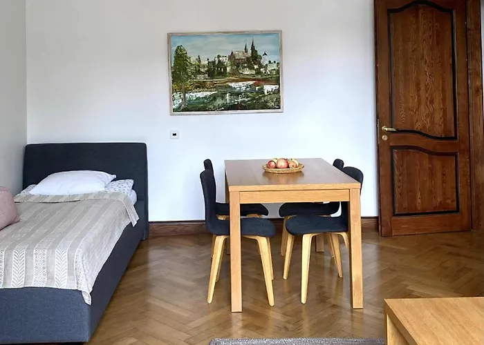 Apartamento Spacious Old Town Apt, 3 Rooms, Sleeps 6-7 *